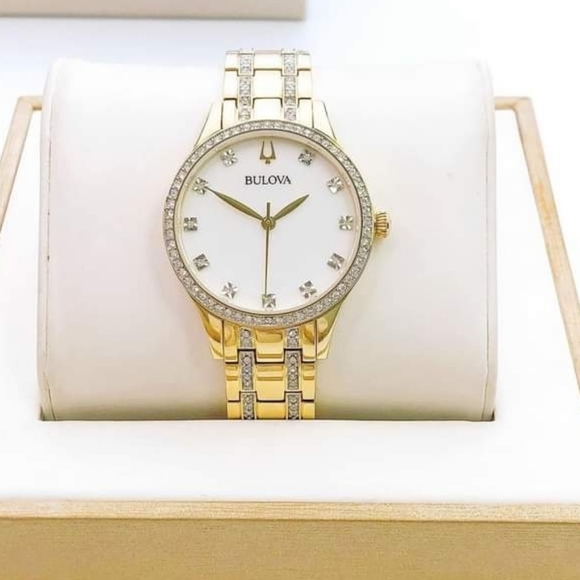 **NEW** Bulova Mother of Pearl Dial Ladies Watch - Picture 4 of 11